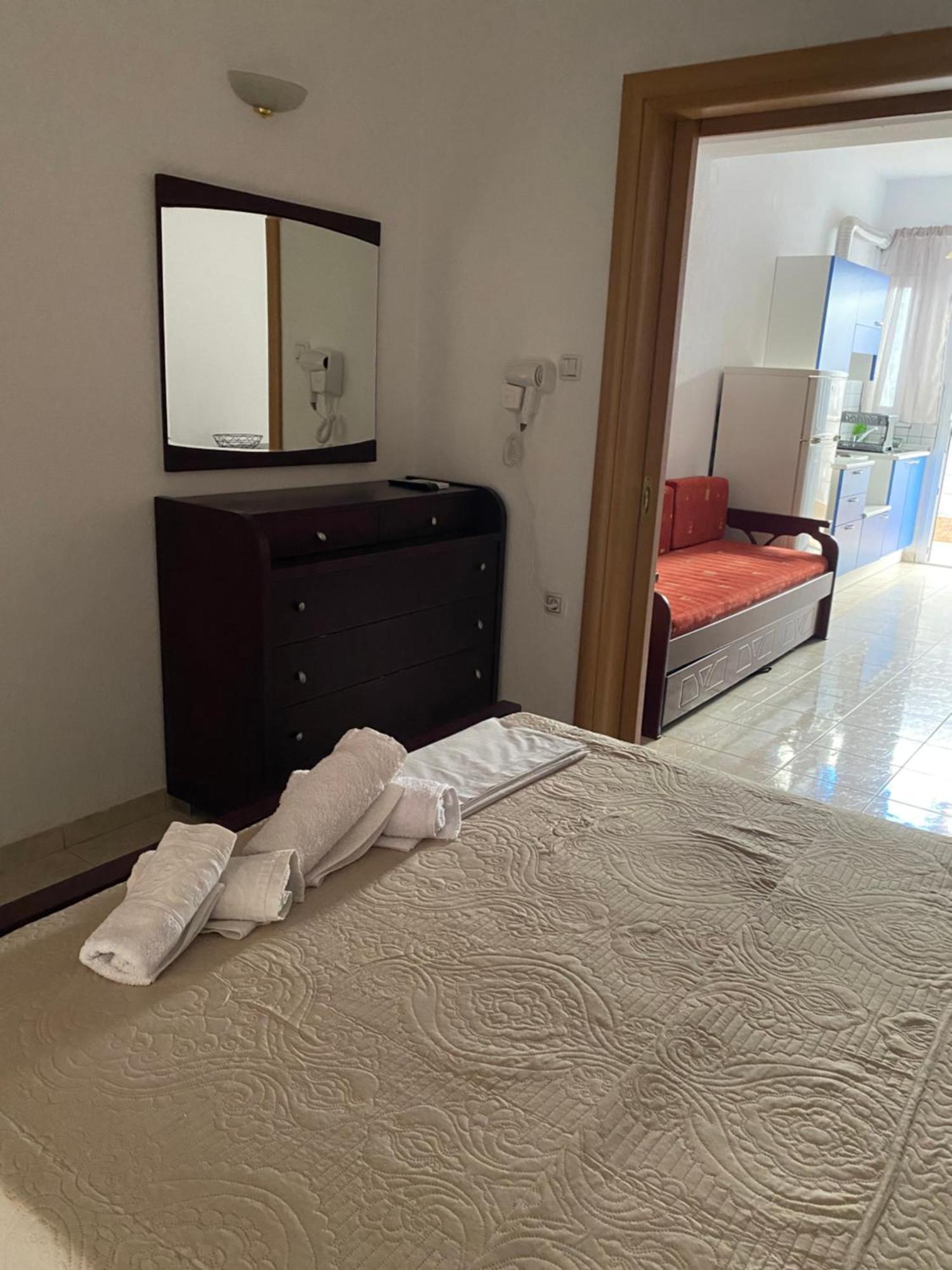 Dimos Apartments Kokkino Nero Bagian luar foto