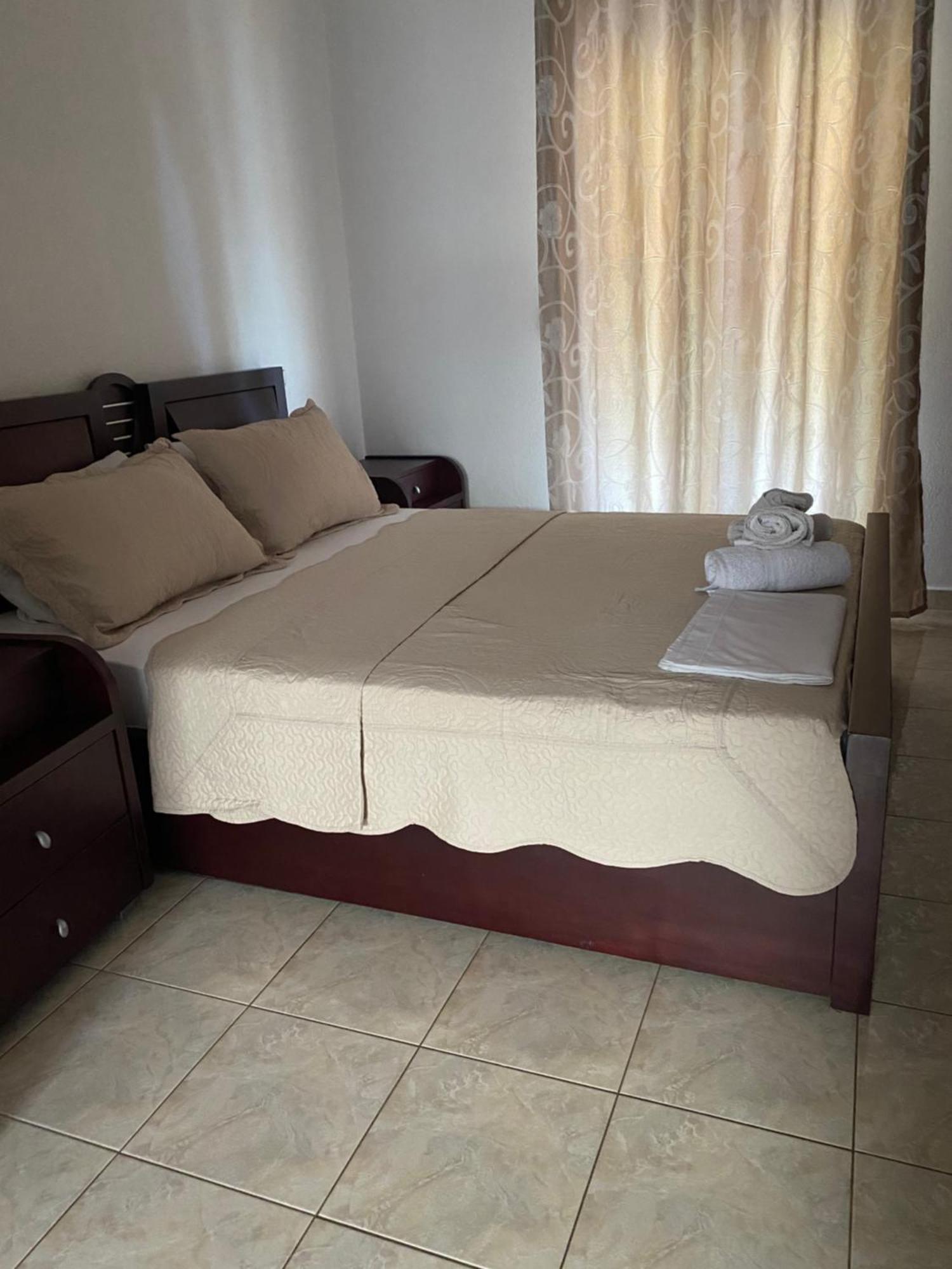 Dimos Apartments Kokkino Nero Bagian luar foto